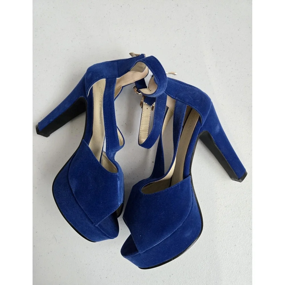 Gatuxus Women's Size 8.5 Royal Blue Velvet Platform‎ Heels with Ankle Strap